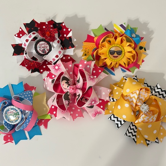 🔥SALE🔥 Hair Bows 5 for $5 ($1 each) - Picture 1 of 6